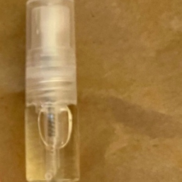 Phlur Strawberry Letter 🍓 2mL Decant Sample with Spray - Picture 3 of 5